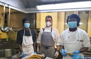 Summetrade cucina 2400 pasti a Pasqua per Caritas, APGXXIII e altri