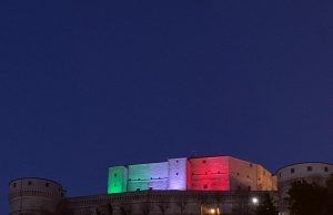 San Leo s’illumina di tricolore