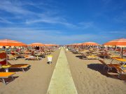 Spiaggia, si parte due giorni prima. Gnassi: “Turismo colpito al cuore”