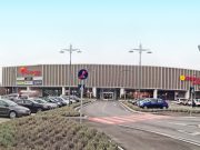 Volontari Croce Rossa al Centro Commerciale per prevenzione Covid