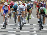 Al norvegese Kristoff prima tappa e maglia gialla al Tour2020