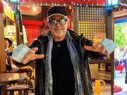 Vasco Rossi “Io la mascherina la metto anche sulle mani”