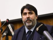 Covid, Boccia “Governo accanto a Sardegna”. Solinas “Noi sotto attacco”