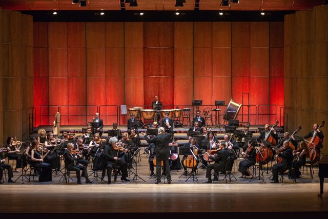 L'Orchestra del Teatro Mariinsky di San Pietroburgo e il direttore Valery Gergiev