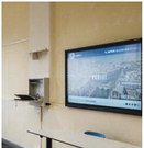 Banchi esagonali e pc per tutti: c’è chi rilancia