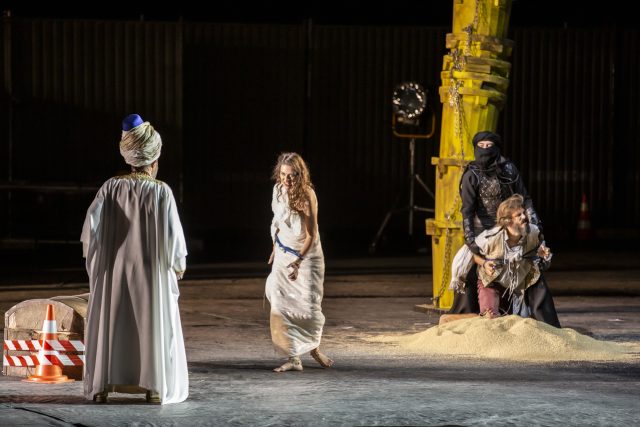 Zaide, il tenore Paul Nilon (Soliman), il soprano Chen Reiss (Zaide), il tenore Juan Francisco Gatell (Gomatz) - Ph Yasuko Kageyama