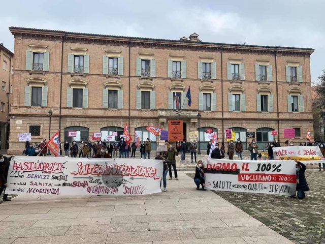 Foto sciopero rete educatori_Rimini