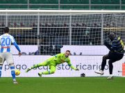 Pari Milan ma resta primo, Inter batte Napoli e va a -1