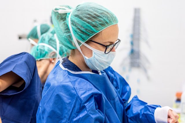 coronavirus-infermiere-al-lavoro-ridotta