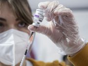 AstraZeneca “Non emerse prove di aumento rischio embolia o trombosi”