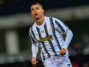 Tris di Ronaldo che trascina la Juve, Cagliari piegato 3-1