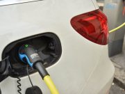 Ricarica auto elettriche, studio Arera “Prezzo medio wallbox 1200 euro”