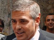 George Clooney compie 60 anni, da sex symbol all’impegno sociale
