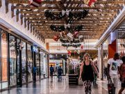 A marzo vendite al dettaglio stazionarie, forte crescita su anno