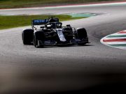 Pole n.100 per Hamilton, Ferrari in seconda fila con Leclerc