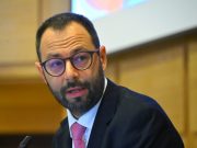 Vino, Patuanelli “Italia contraria alla proposta sulla dealcolazione”