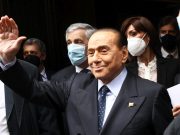 Berlusconi esce dall’ospedale