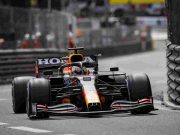 Verstappen vince a Montecarlo davanti a Sainz