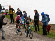 Yates vince la 19^ tappa del Giro, Bernal resiste in rosa