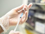 L’Ema allarga la platea, vaccino Pfizer autorizzato dai 12 anni
