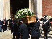 Milano dà l’ultimo saluto a Carla Fracci