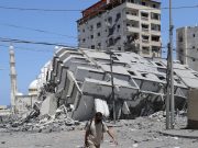Equidistanti e complici Gaza, Palestina, crolli dopo i bombardamenti israeliani