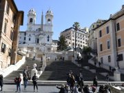 Turismo riparte dall’estate ma livelli pre-covid restano lontani