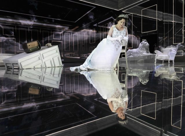 Il mezzosoprano Karine Deshayes (Elisabetta I) - Ph Studio Amati Bacciardi