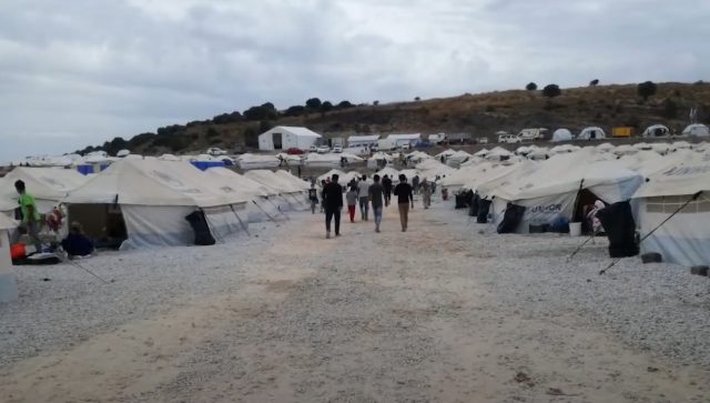 Il campo profughi di Kara Tepe, a Lesbo, è una prigione a cielo aperto