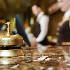 lavoratori stagionali a rimini alberghi e ristoranti non trovano personale