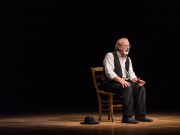 L’uomo semplice Giobbe sul palco del Tiberio