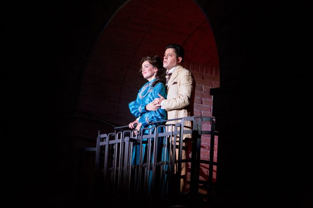 Il soprano Veronica Granatiero (Lauretta) e il tenore Pietro Adaini (Rinuccio) - Ph Pergolini
