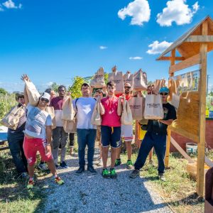 Mille Orti per il turismo foto gruppo con tutti i ragazzi che lavorano al progetto