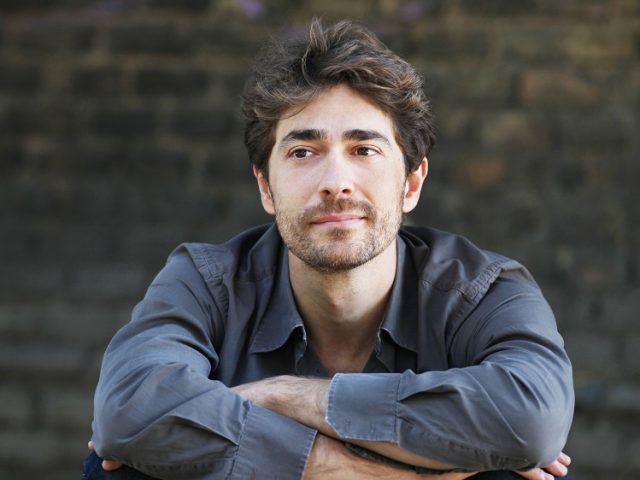 Giovanni Scifoni giovanni scifoni: donare vale quanto fare