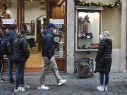 Consumi, +5,1% nel 2021 ma preoccupa il turismo