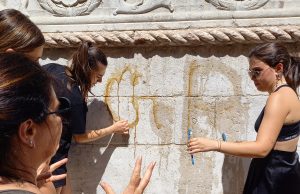 Ripulito il Duomo “sfregiato”