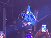 Il pugile Fabri Fibra sul ring del Beky Bay