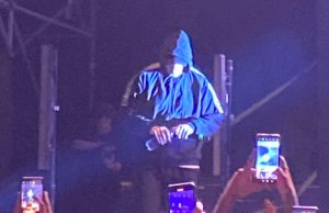 Il pugile Fabri Fibra sul ring del Beky Bay