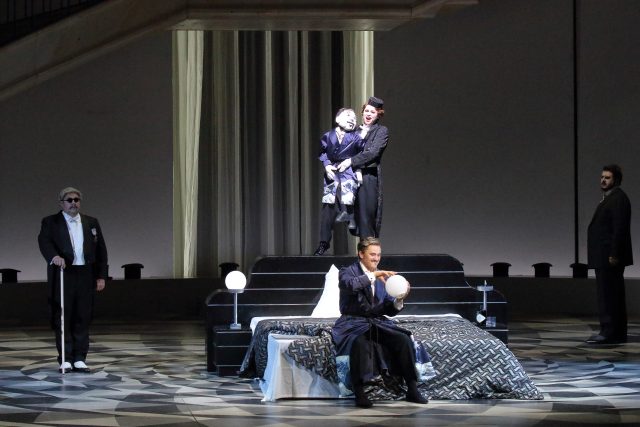 Il tenore Piotr Beczala (Riccardo) e il soprano Deanna Breiwick (Oscar) - Ph W.Hösl Il tenore Piotr Beczala (Riccardo) e il soprano Deanna Breiwick (Oscar) - Ph W.Hösl