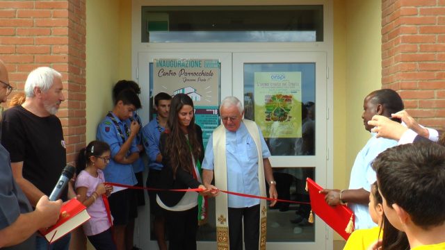 Centro parrocchiale taglio nastro