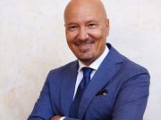 LA FIERA CON LA VALIGIA IN MANO