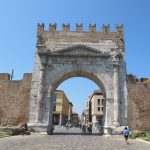 Arco_di_augusto,_rimini,_esterno_01