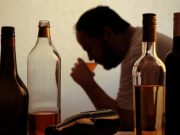 ANZIANI: ALCOL E GIOCO, LE DROGHE DELLA SOLITUDINE