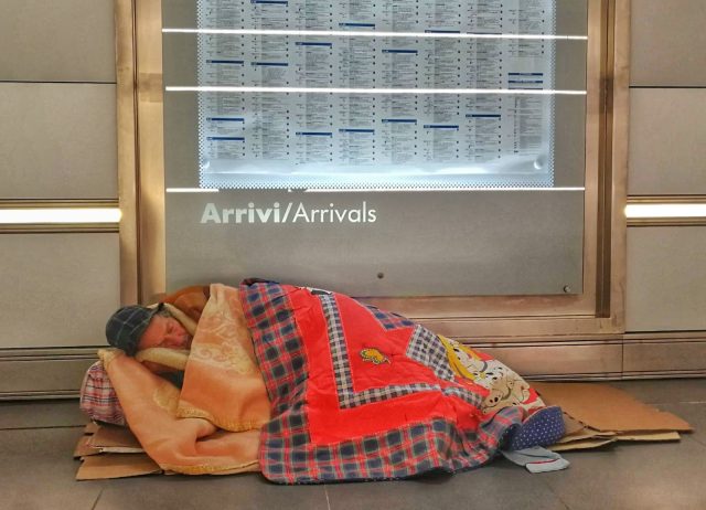 Senza tetto stazione Rimini2