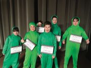 Registi in miniatura gridano “ciak, si gira!”