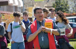 “Siete belle persone… non abbiate paura della vita”. Messaggio del Vescovo Nicolò ai maturandi