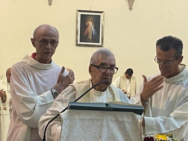 Don Mansueto 100 benedizione