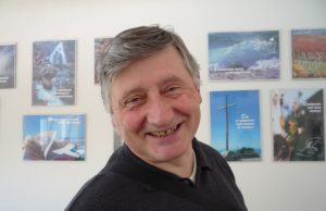 Morto don Fiorenzo, il prete che dava del “principale” a Dio