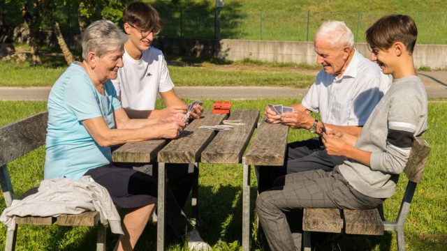 i-giovani-insegnano-ai-nonni-la-tecnologia-e-gli-anziani-raccontano-il-passat_279149ee-ac60-11ec-892c-986b4d02908d_1920_1080