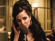 Un ritratto da brividi. Se canta Amy